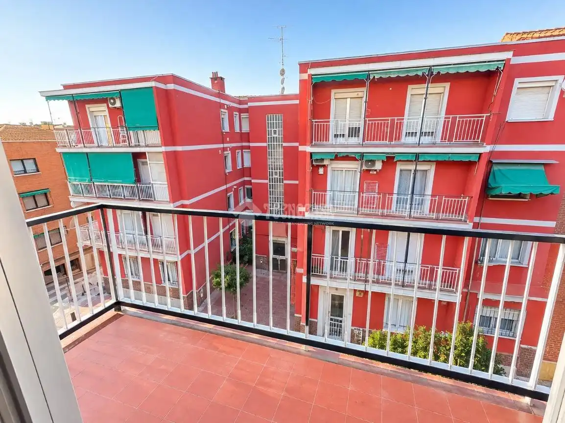 Vista exterior de Pis en venda en Madrid amb Aire condicionat, Calefacció i Terrassa