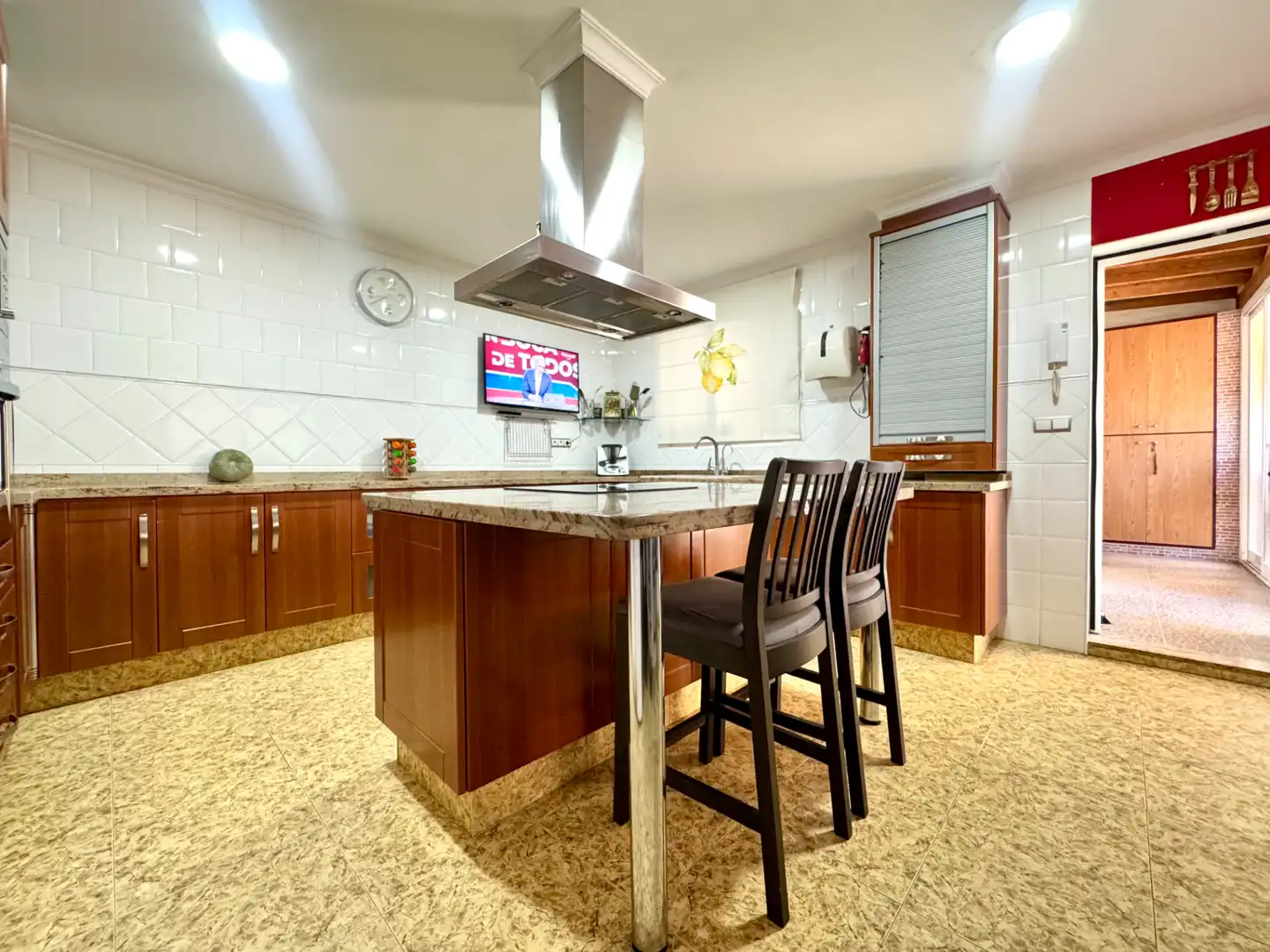 Kitchen of Flat for sale in Sueca  with Air Conditioner, Terrace and Storage room