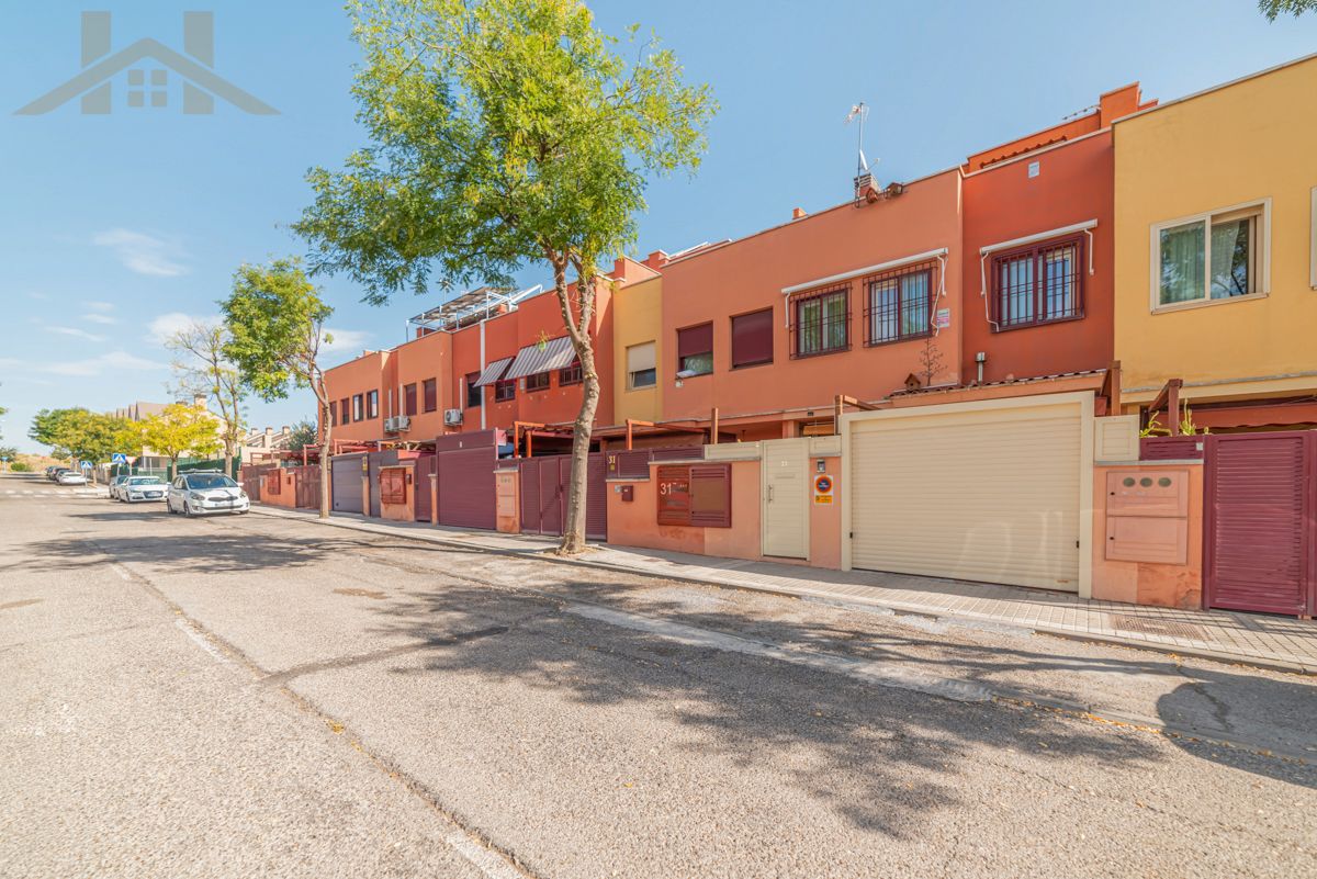 Vista exterior de Casa o xalet en venda en Valdemoro amb Aire condicionat, Calefacció i Jardí privat