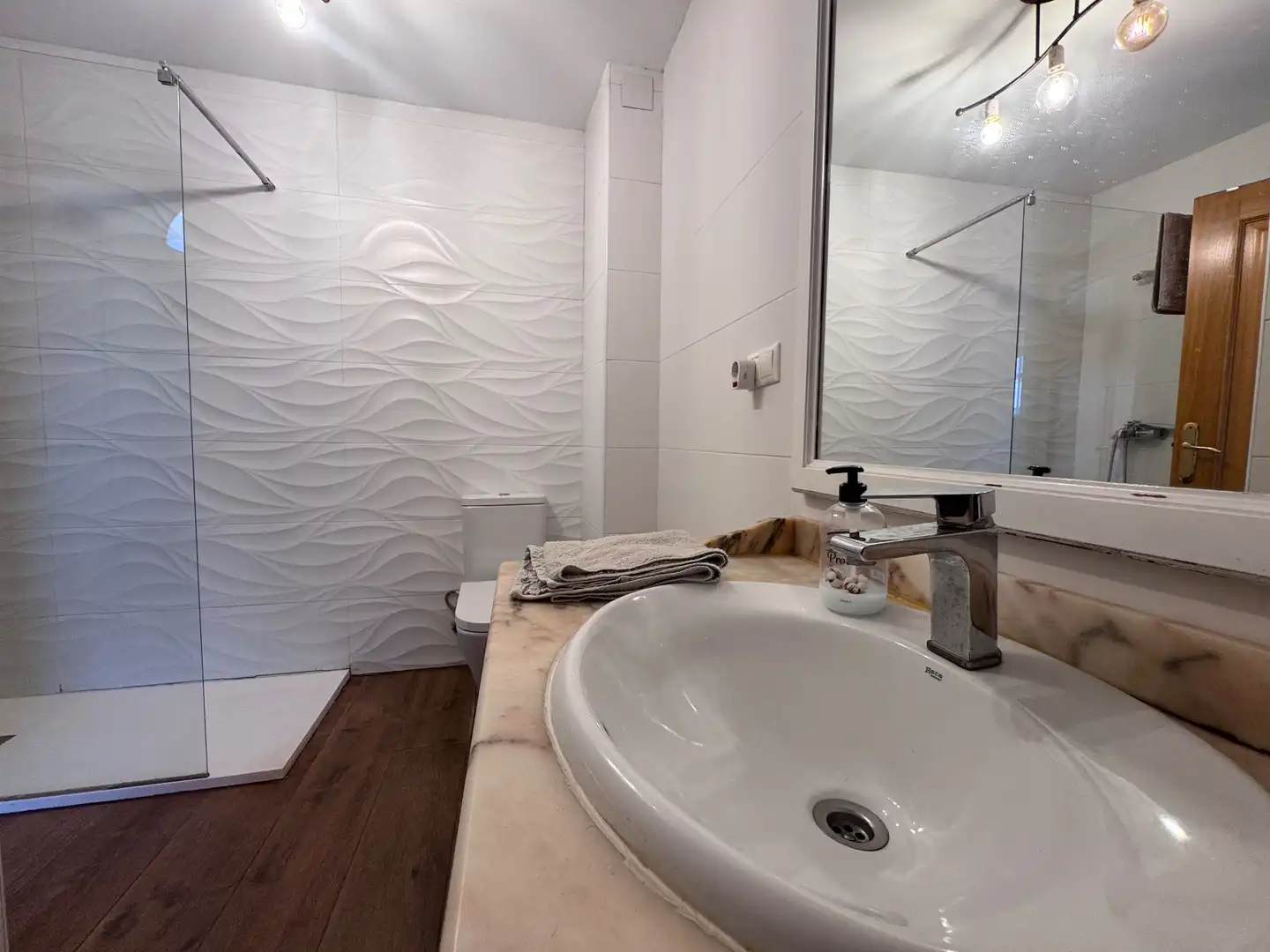 Baño de Casa adosada en venta en Benicasim / Benicàssim con Aire acondicionado, Calefacción y Jardín privado