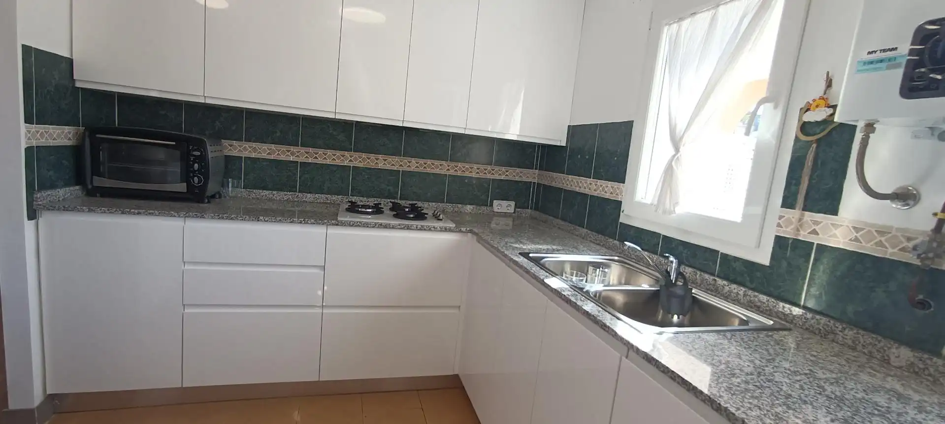 Cuina de Pis de lloguer en Calvià amb Terrassa, Moblat i Alarma