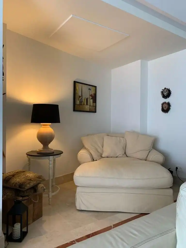 Sala de estar de Apartamento en venta en Sotogrande con Aire acondicionado, Calefacción y Jardín privado