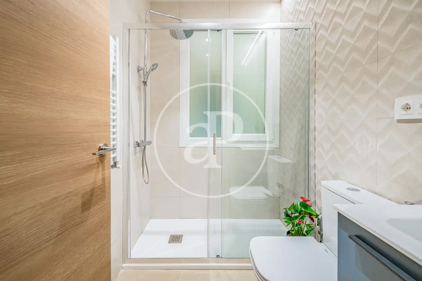 Bathroom of Flat for sale in Madrid  with Air Conditioner, Heating and Furnished