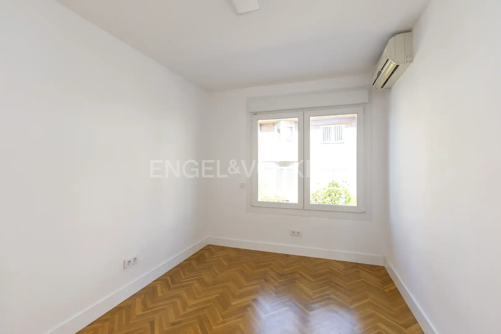 Bedroom of Houses for sale in Pozuelo de Alarcón  with Air Conditioner, Heating and Swimming Pool