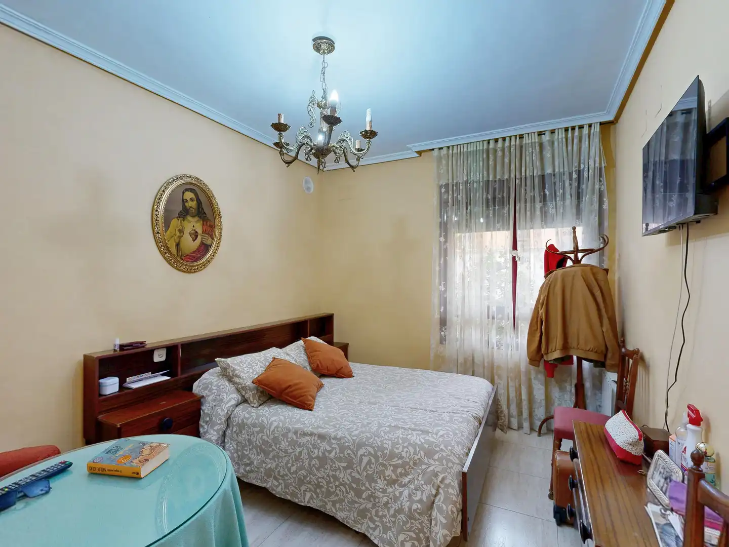 Habitación de Casa adosada en venta en Cáceres con Calefacción y Trastero