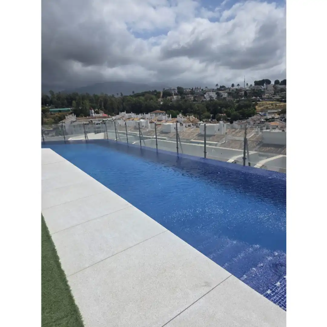 Piscina de Apartament en venda en Marbella amb Aire condicionat i Piscina comunitària