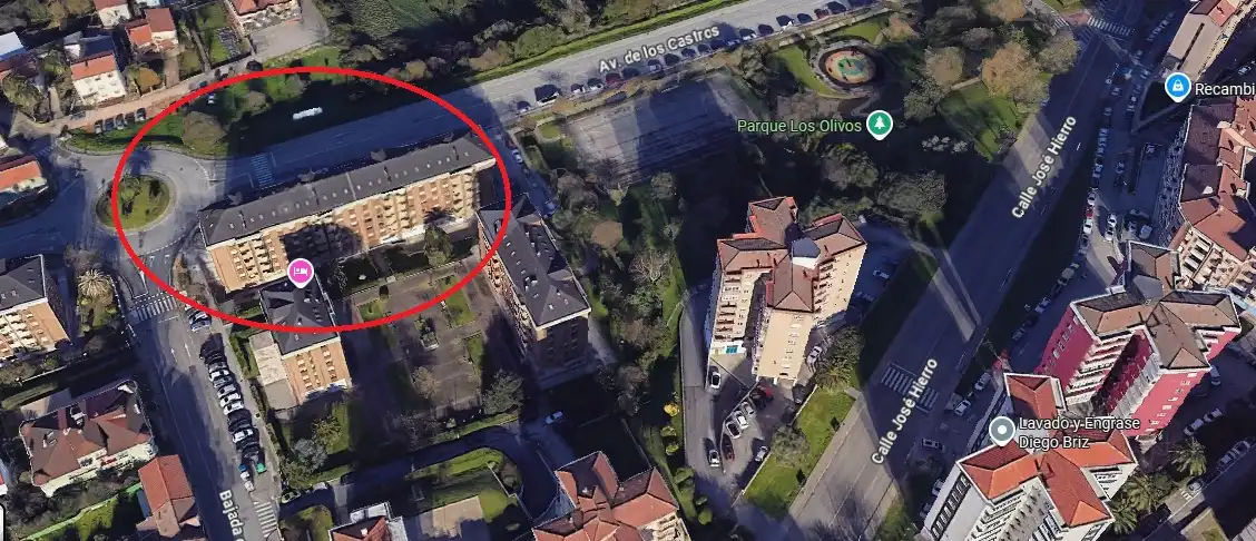 Außenansicht von Garage zum Verkauf in Santander
