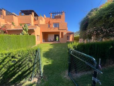 Casa bifamiliare in vendita a Avenida Benamara 15