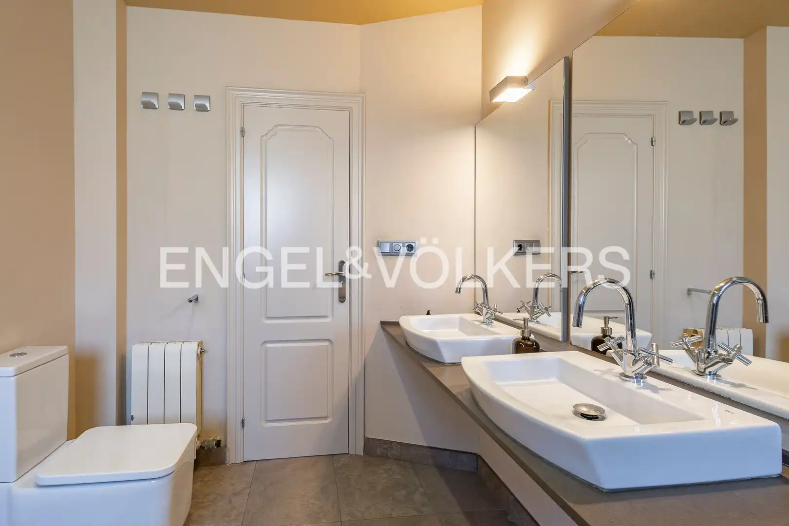 Baño de Casa o chalet de alquiler en Esplugues de Llobregat con Aire acondicionado, Calefacción y Jardín privado