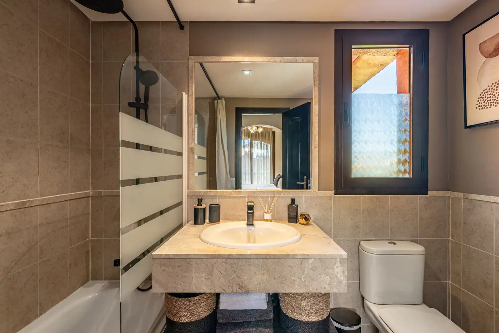 Baño de Apartamento en venta en Dos Hermanas con Amueblado, Horno y Lavadora