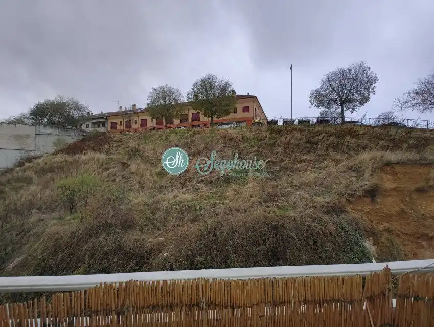 Piso en venta en Segovia con Calefacción, Terraza y Amueblado