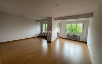 Bedroom of Flat for sale in Valladolid Capital  with Heating, Parquet flooring and Terrace