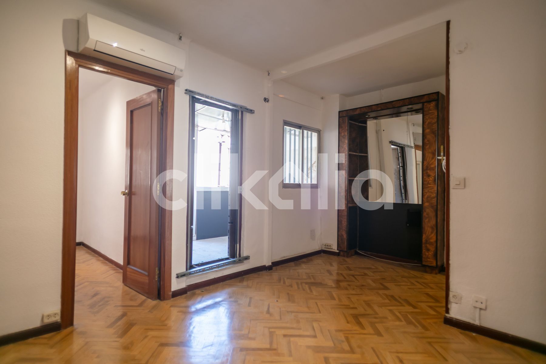 Sala d'estar de Pis en venda en  Madrid Capital amb Aire condicionat i Terrassa