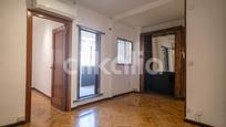Sala d'estar de Pis en venda en  Madrid Capital amb Aire condicionat i Terrassa