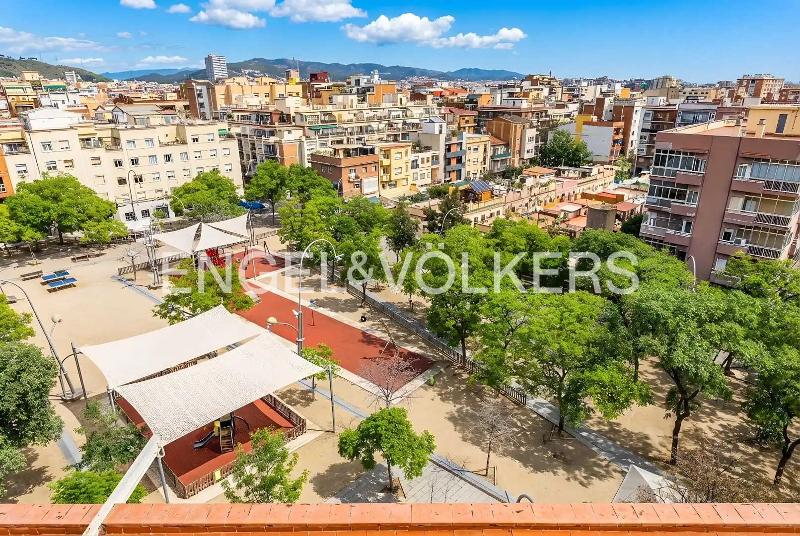 Außenansicht von Dachboden zum Verkauf in Barcelona mit Heizung, Parkett und Terrasse
