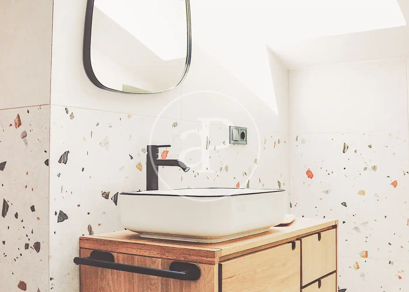 Bathroom of Flat for sale in Madrid  with Air Conditioner, Heating and Storage room