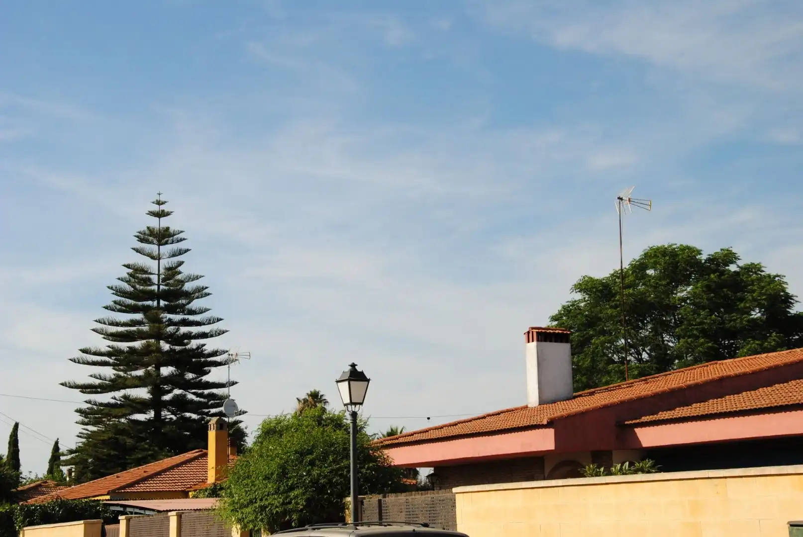 Vista exterior de Casa o xalet en venda en Espartinas amb Aire condicionat, Calefacció i Jardí privat