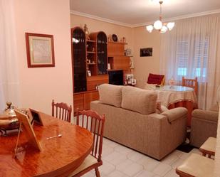 Sala d'estar de Pis en venda en Ciudad Rodrigo amb Calefacció, Terrassa i Moblat