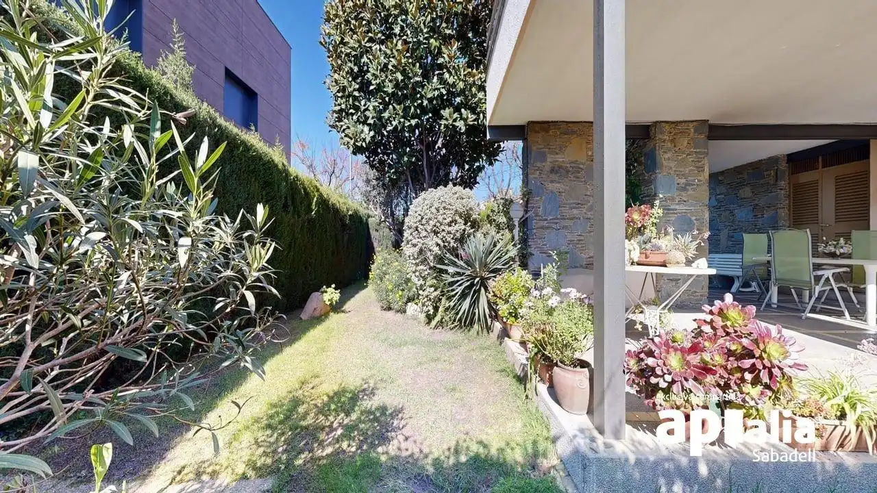 Jardí de Casa o xalet en venda en Barberà del Vallès amb Aire condicionat, Calefacció i Jardí privat