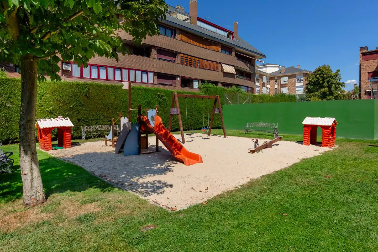Jardí de Pis en venda en Majadahonda amb Aire condicionat, Calefacció i Terrassa