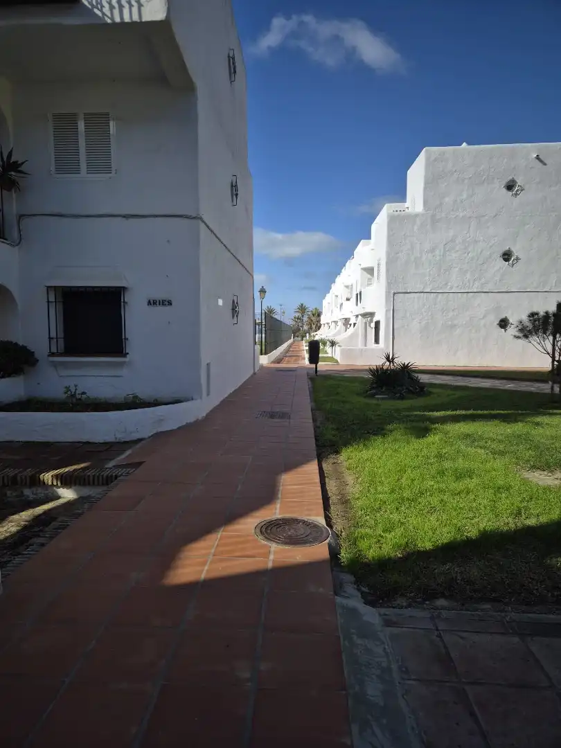 Vista exterior de Apartament en venda en Chiclana de la Frontera amb Terrassa, Moblat i Piscina comunitària