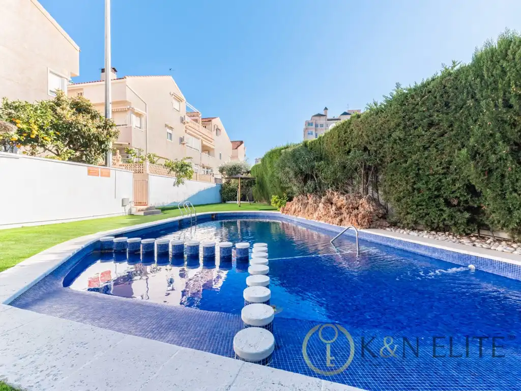 Piscina de Casa o xalet en venda en Alicante / Alacant amb Aire condicionat, Jardí privat i Terrassa