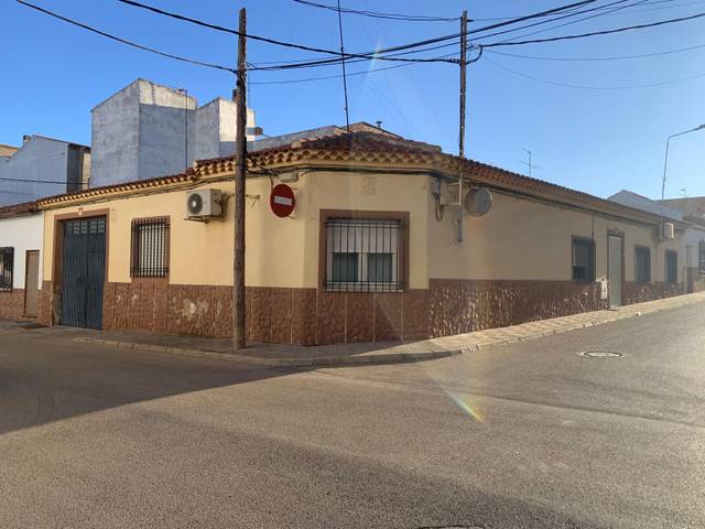 Casa-chalet en Venta en Cazadores en Villarrobledo