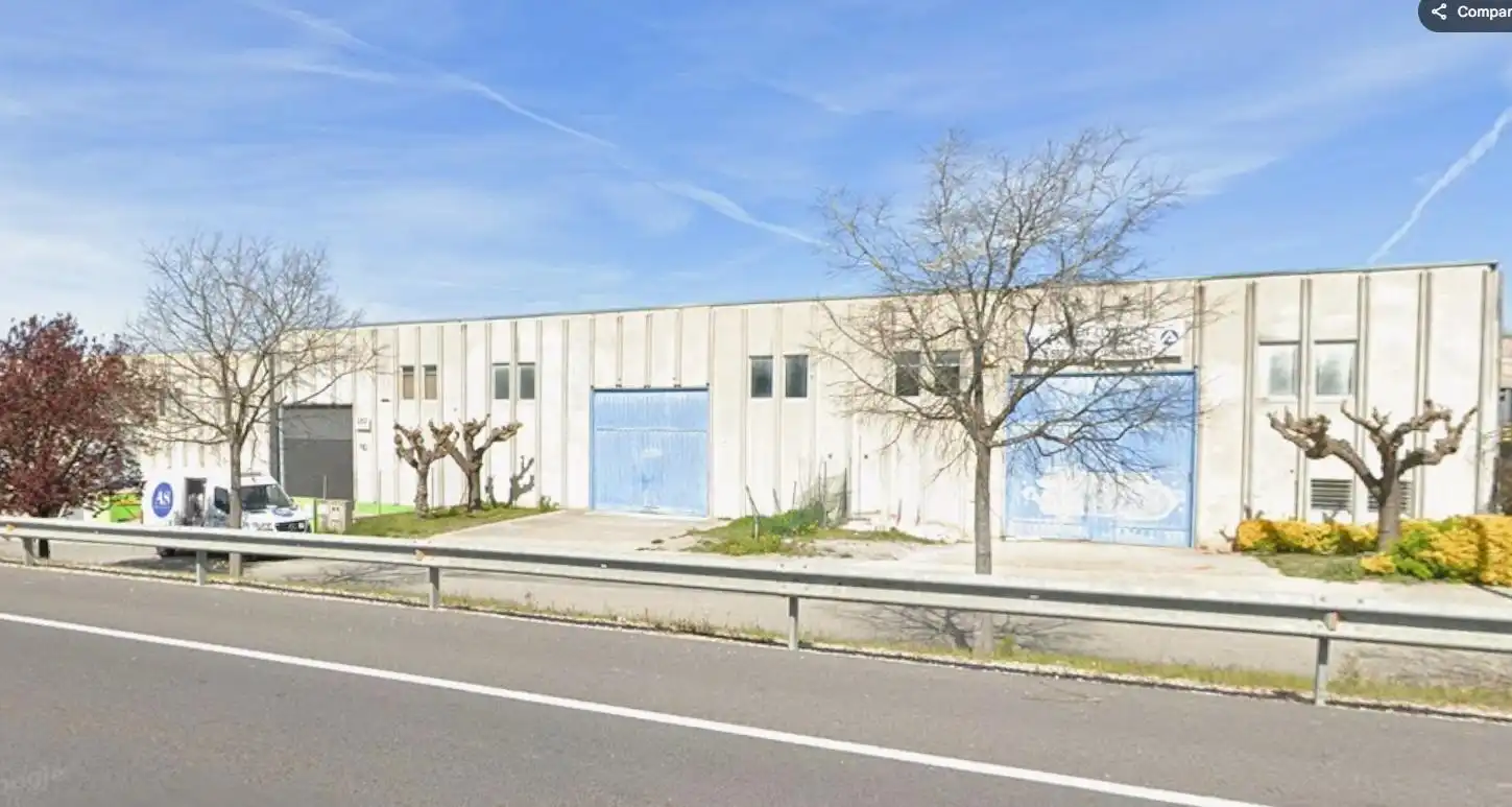 Vista exterior de Nave industrial en venta en Avinyonet del Penedès