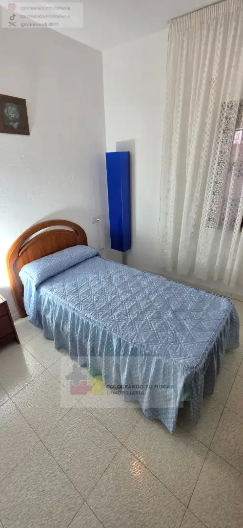 Dormitori de Pis de lloguer en Villadangos del Páramo amb Calefacció, Parquet i Moblat