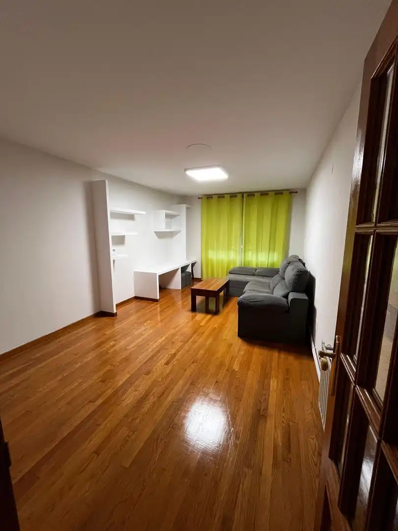 Wohnzimmer von Wohnung zur Miete in Ponferrada mit Heizung und Balkon