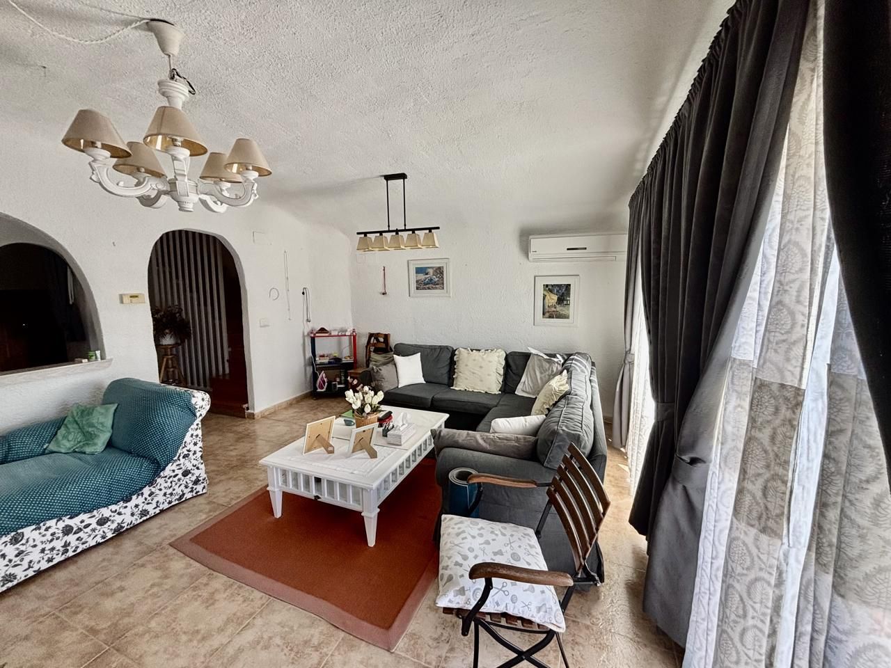 Living room of House or chalet for sale in La Puebla de Alfindén  with Air Conditioner, Heating and Terrace