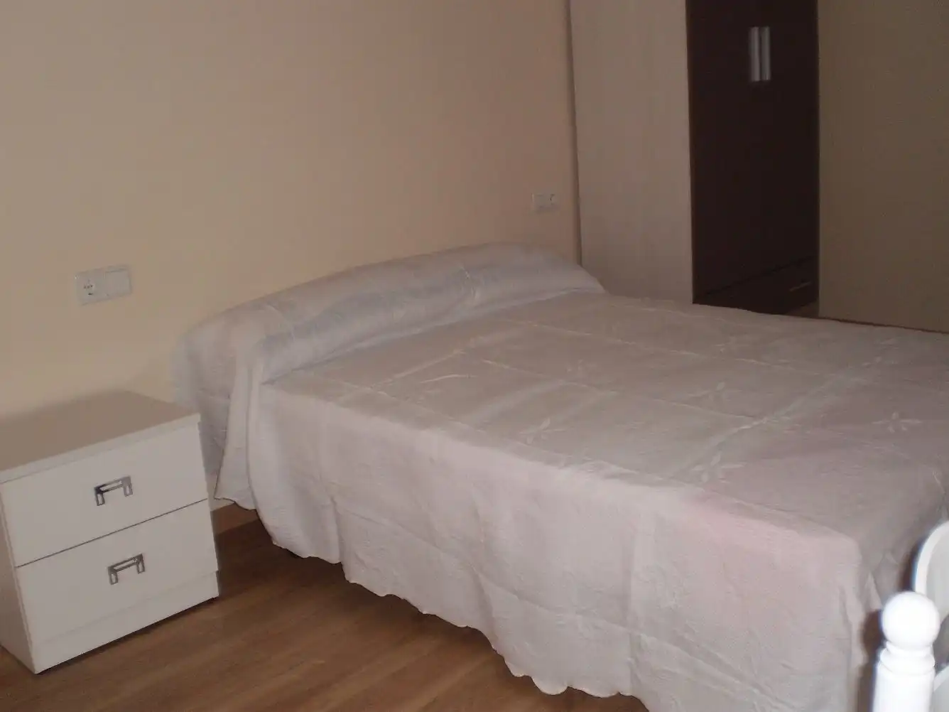 Habitación de Piso de alquiler en Santiago de Compostela  con Calefacción, Parquet y Amueblado