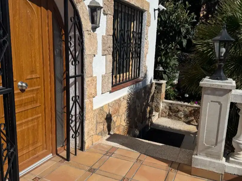 House with pool for sale in Passadge d'en Bandina 5, imagen 6