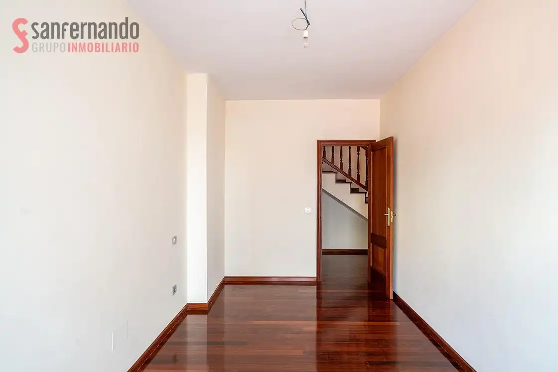 Sala de estar de Piso en venta en Torrelavega  con Terraza y Balcón