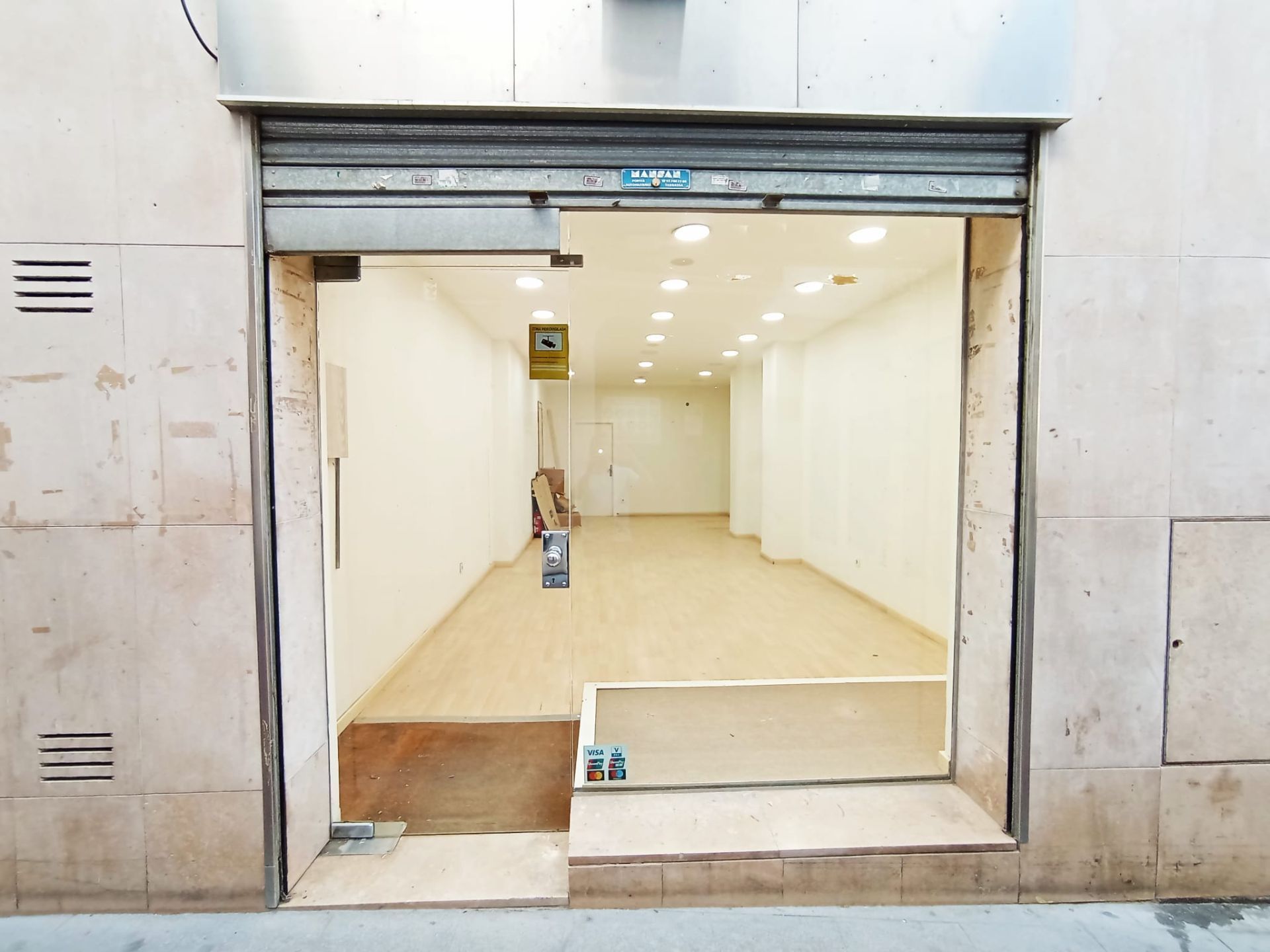 Local de lloguer a Cremat, 10, Barri del Centre, Centre