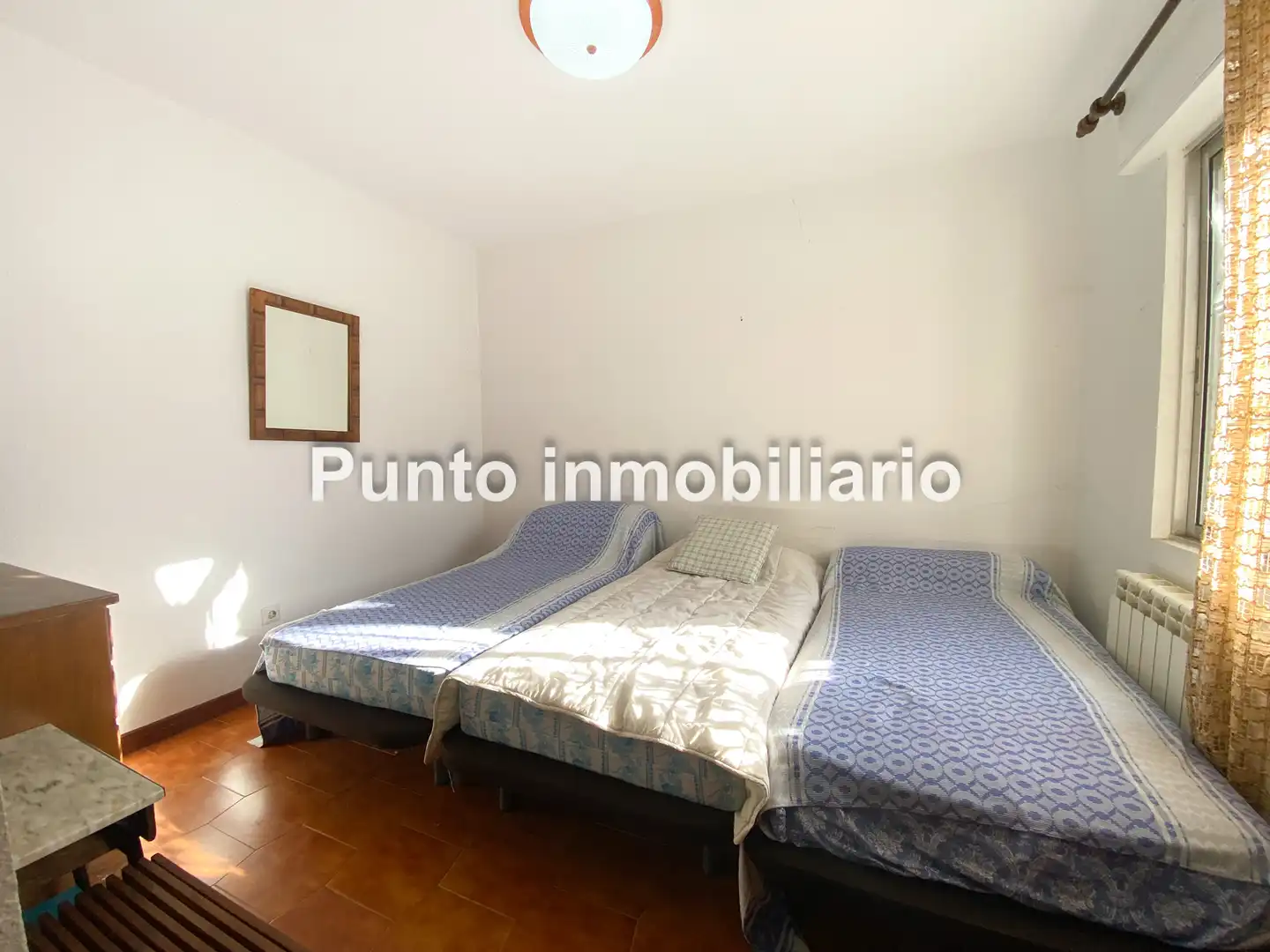 Sala de estar de Casa adosada en venta en Tudela de Duero con Calefacción, Jardín privado y Terraza