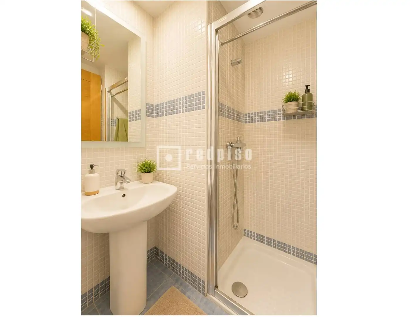 Baño de Piso en venta en Getafe con Aire acondicionado, Calefacción y Jardín privado