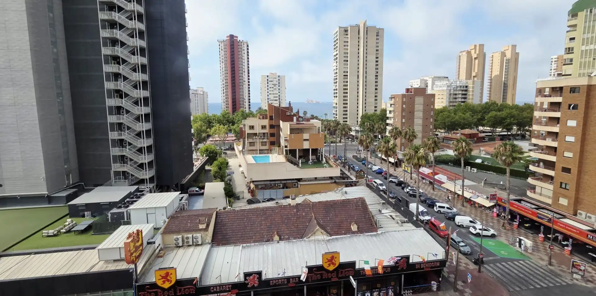 Vista exterior de Piso en venta en Benidorm con Aire acondicionado, Terraza y Piscina comunitaria