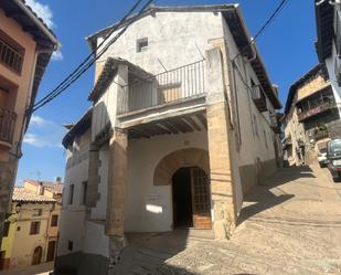 Vista exterior de Casa o xalet en venda en Peñarroya de Tastavins amb Terrassa i Moblat