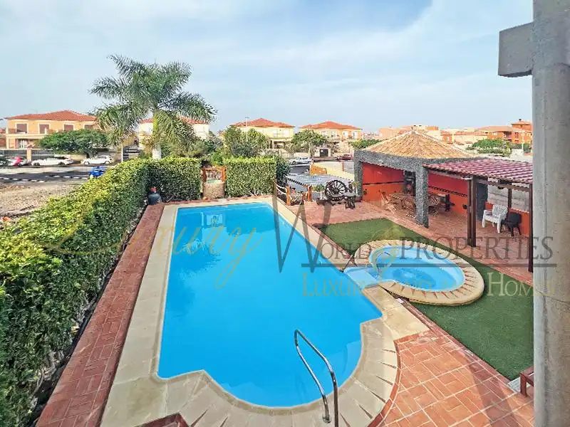 Casa con piscina en venta en Costa Adeje, imagen 2