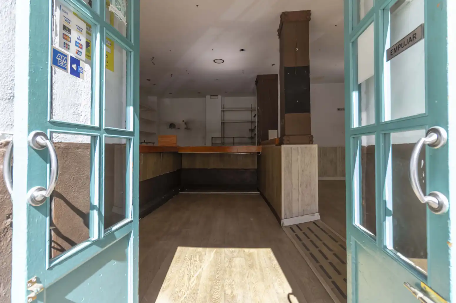 Locale commerciale in affitto a Triana
