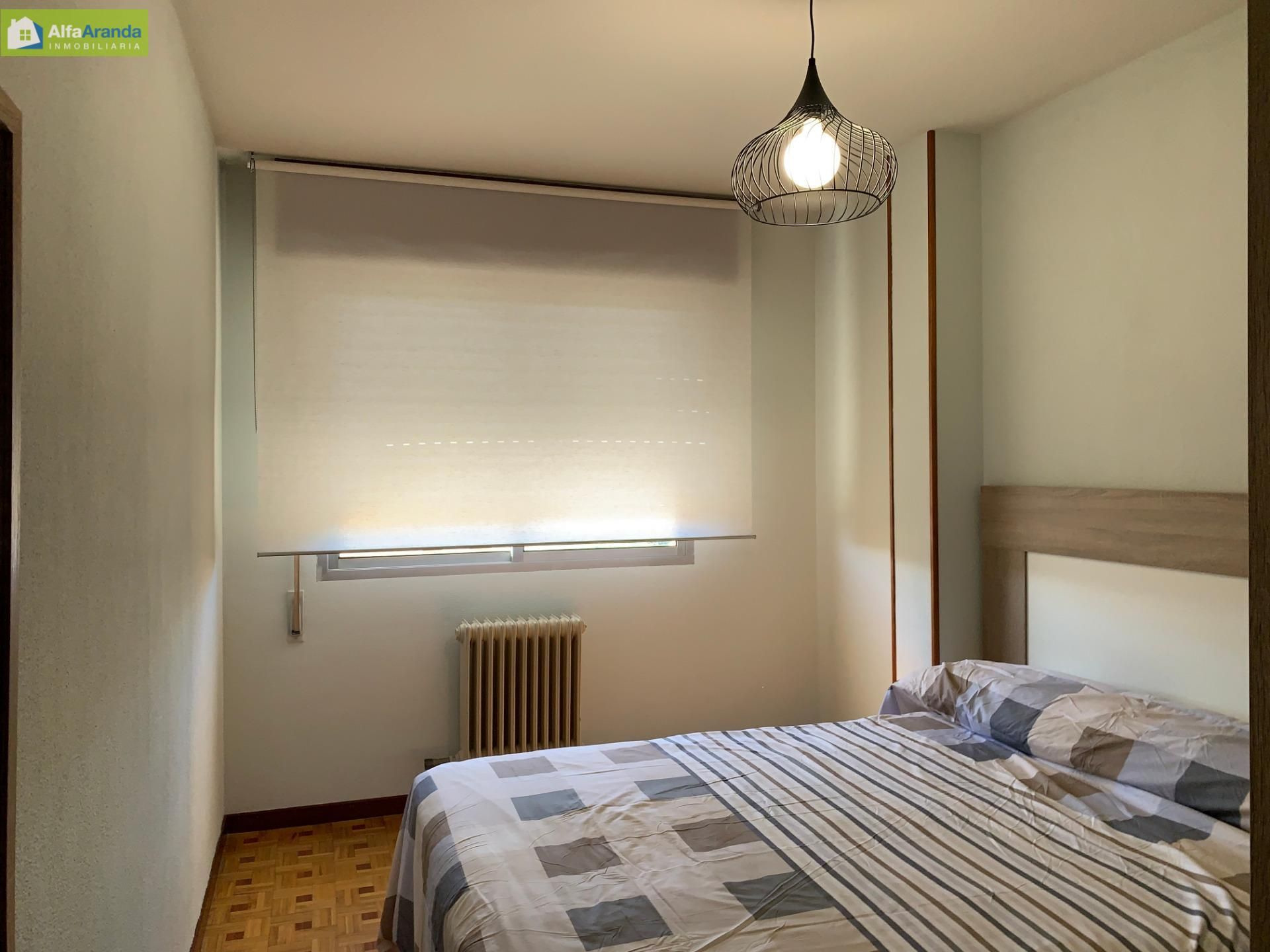 Dormitori de Apartament de lloguer en Aranda de Duero amb Calefacció, Parquet i Terrassa