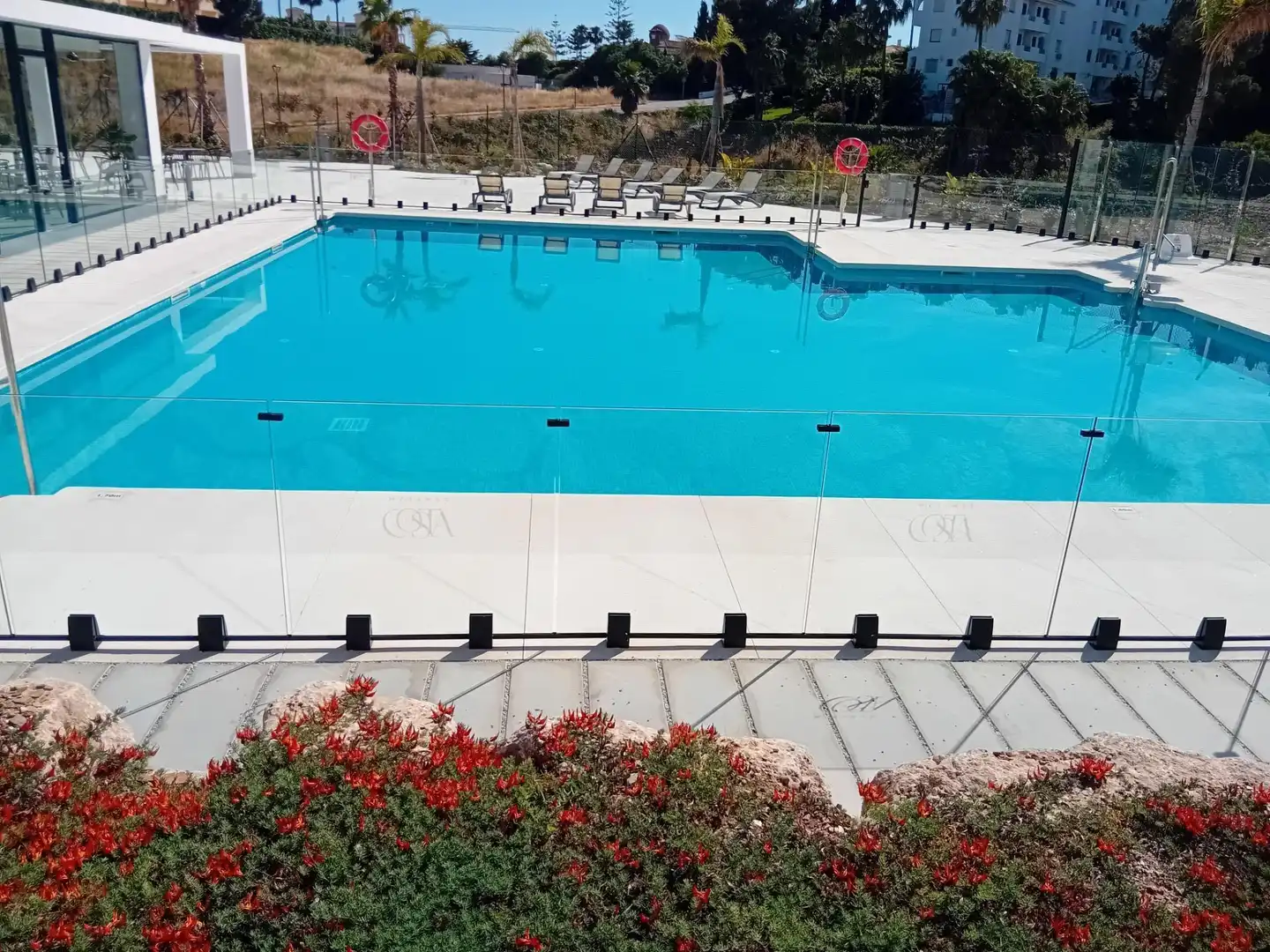 Piscina de Piso en venta en Mijas con Aire acondicionado, Jardín privado y Terraza