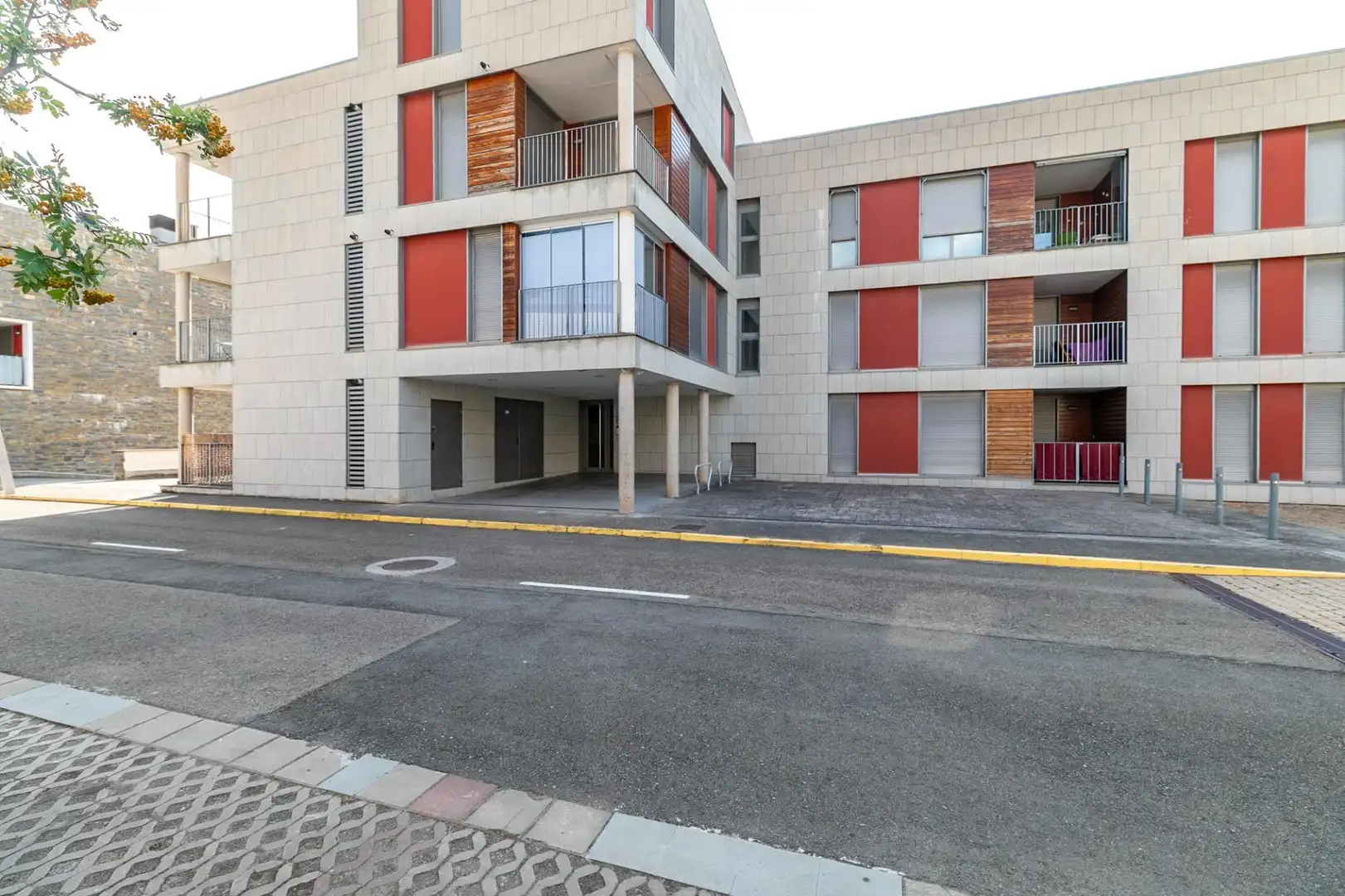 Vista exterior de Pis en venda en Sabiñánigo amb Calefacció, Terrassa i Traster