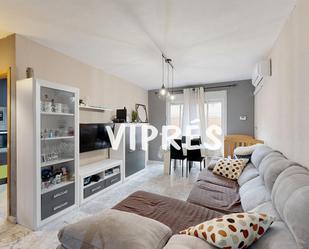 Living room of Single-family semi-detached for sale in Cáceres Capital  with Air Conditioner, Heating and Terrace