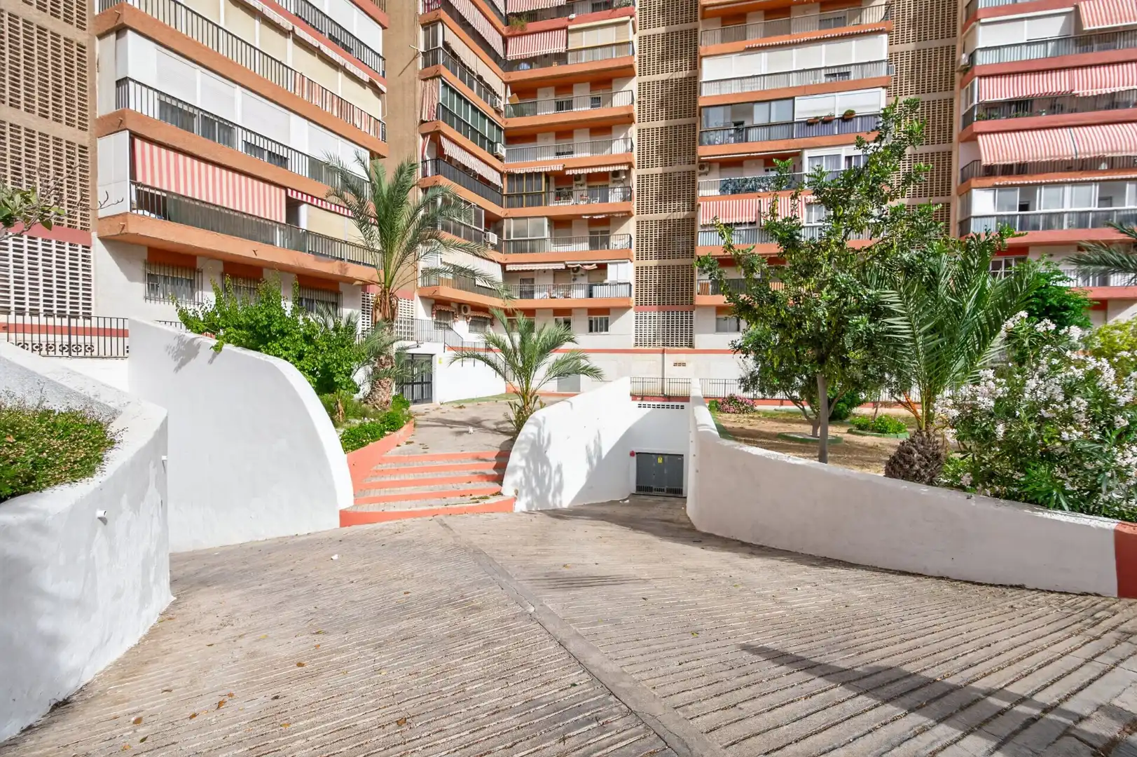 Vista exterior de Piso en venta en Alicante / Alacant con Terraza y Piscina
