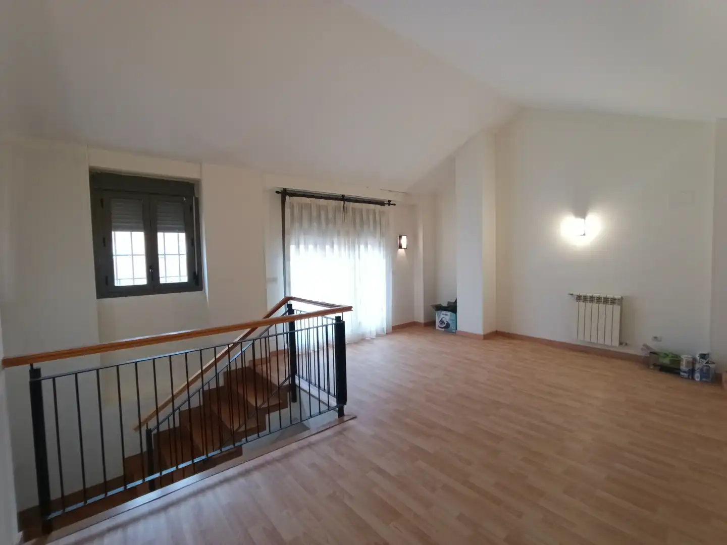 Sala d'estar de Casa adosada en venda en Parla amb Aire condicionat, Calefacció i Terrassa