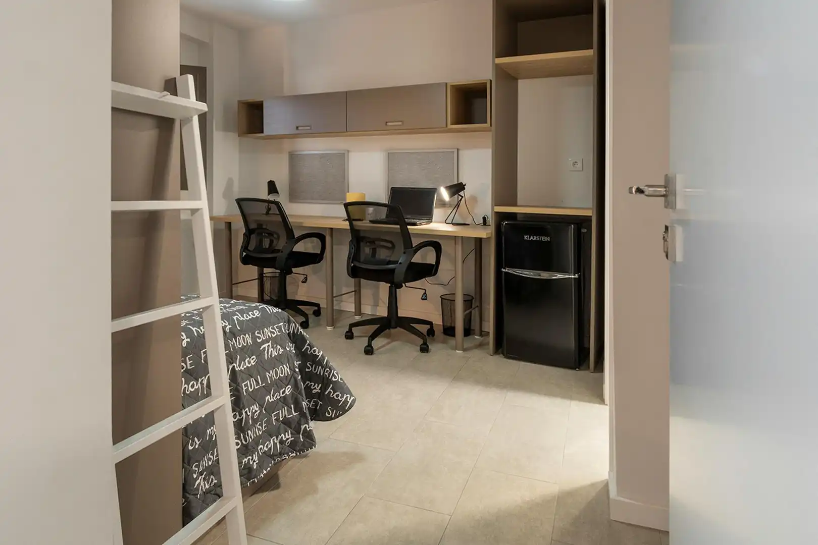 Habitación de Piso para compartir en  Valencia Capital con Aire acondicionado y Amueblado