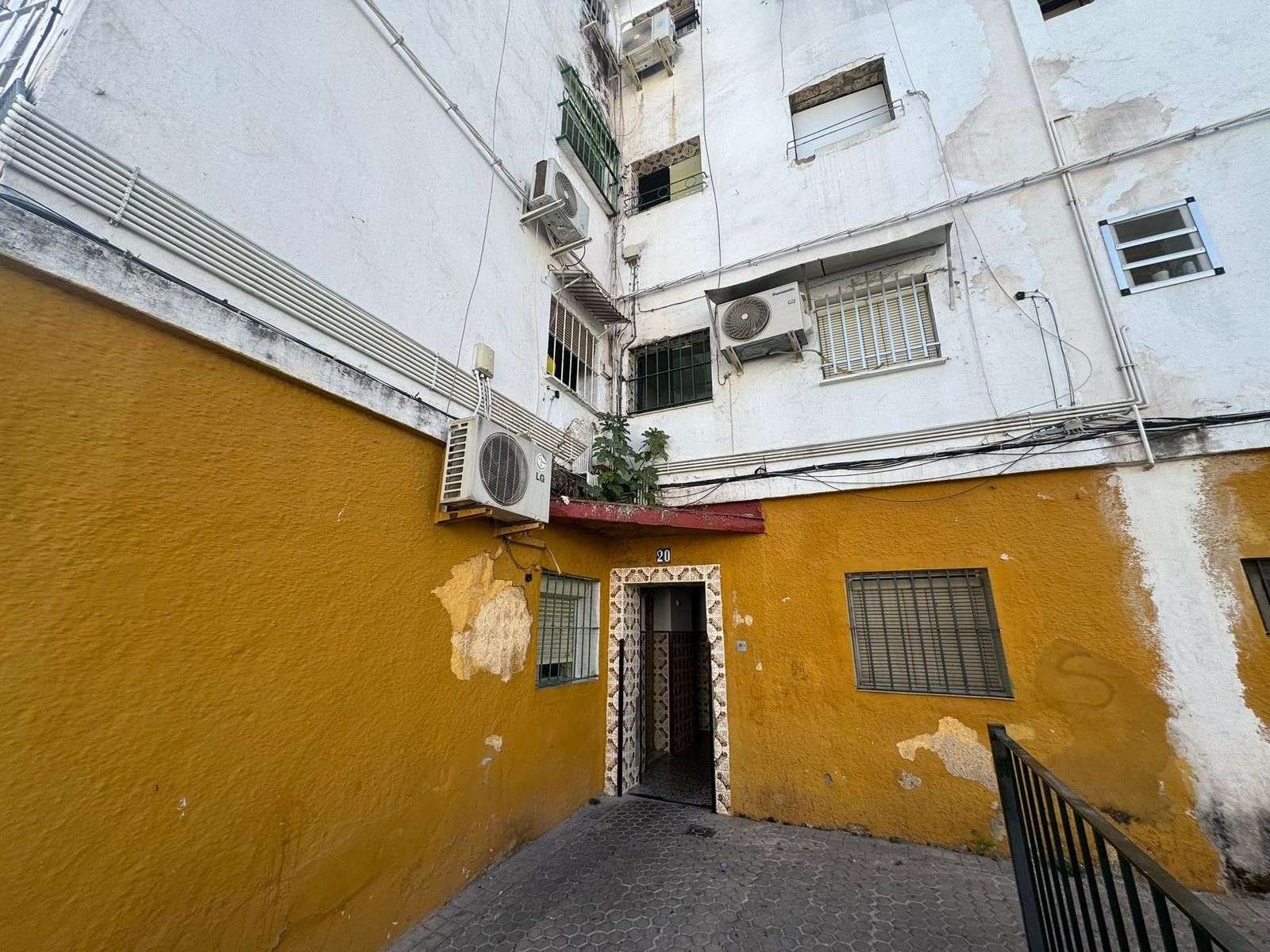 Pis en venda a C/ Candelón , Los Pájaros, Cerro - Amate