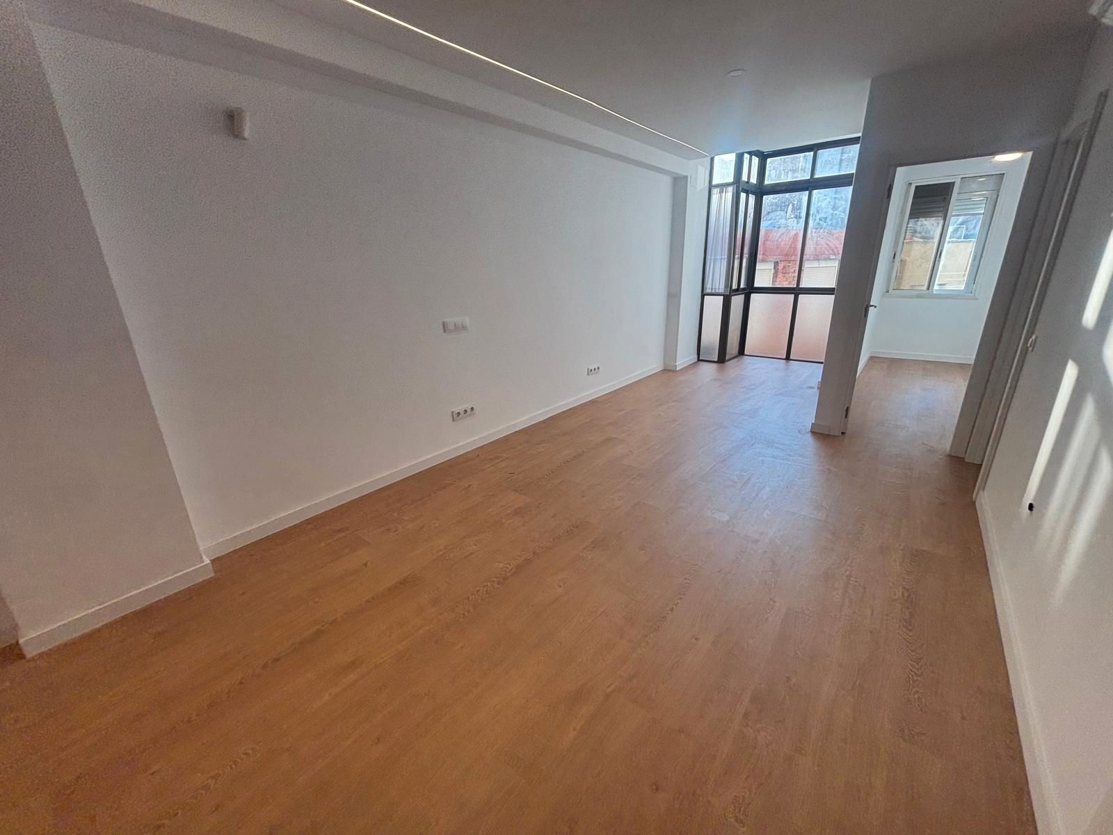 Flat for sale in  Barcelona Capital  with Air Conditioner, Oven and Balcony